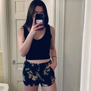 Brandy Melville Shorts - Brandy Melville floral shorts Brandy Melville Shorts - Brandy Melville floral shorts